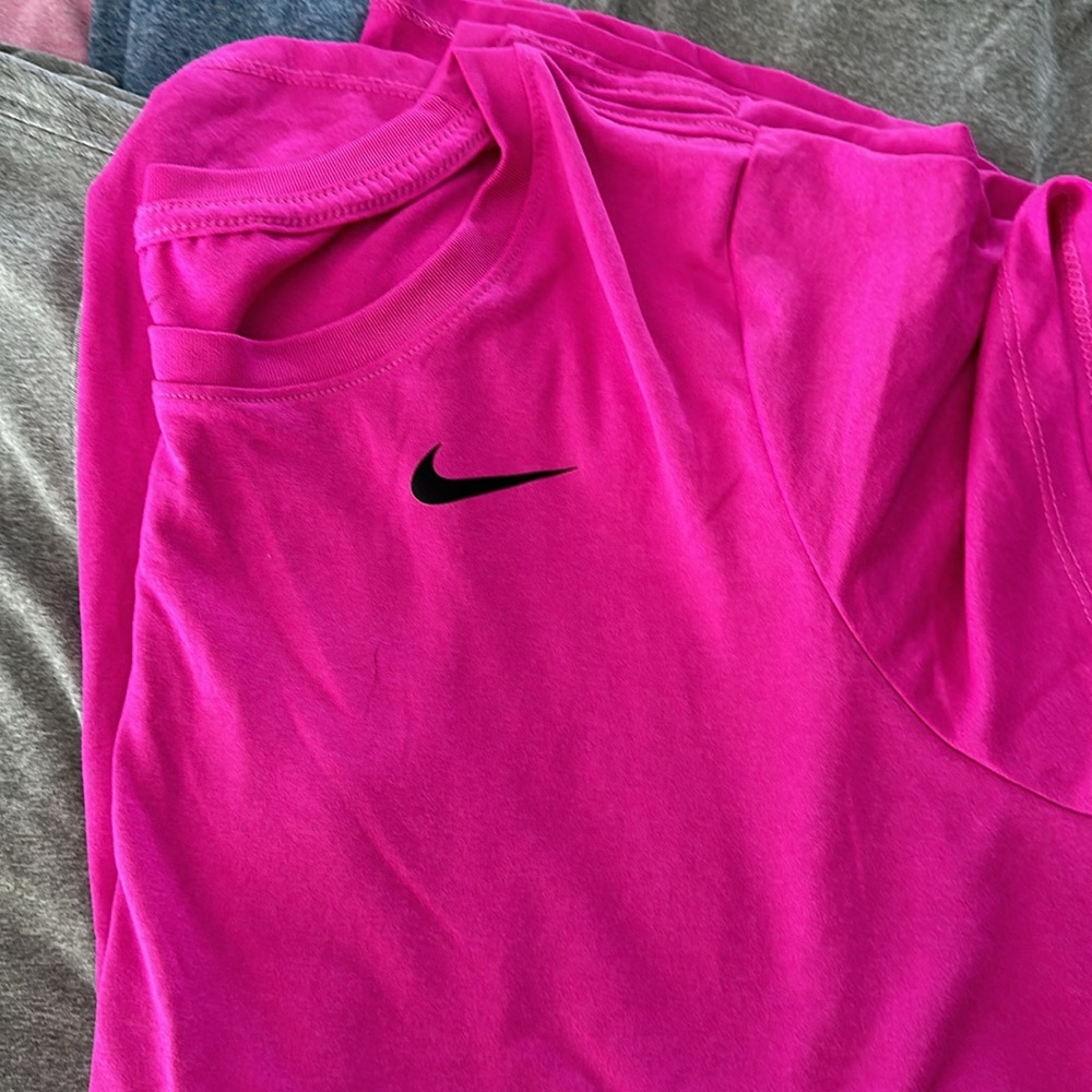 EUC bundle of 5 Nike Women’s Dri fit tees - Picture 2 of 6